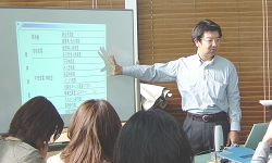 PPTを使用した講演の様子