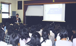 学校講演での様子